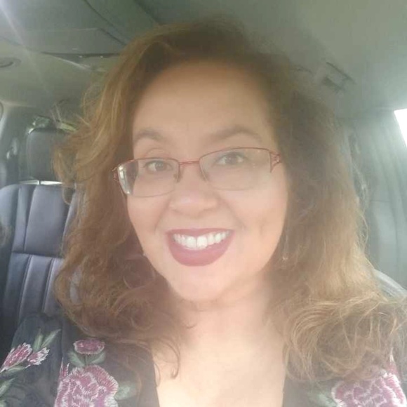 Meet your Posher, Rebeca - Picture 2 of 2